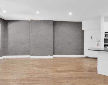 220 East 95th Street - Photo Thumbnail 2
