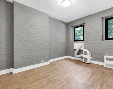 220 East 95th Street - Photo Thumbnail 3