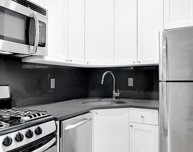 220 East 95th Street - Photo Thumbnail 1