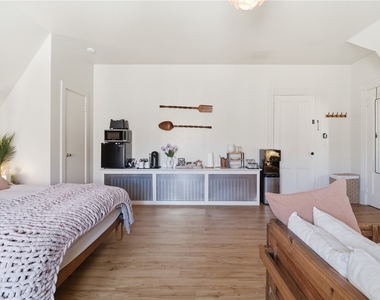 201 Pine Street - Photo Thumbnail 14