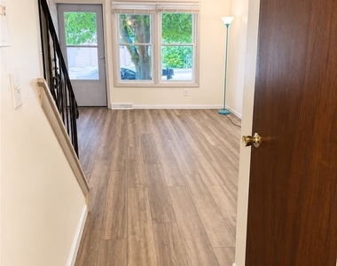 1 Robin Road - Photo Thumbnail 3