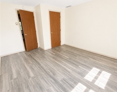 1 Robin Road - Photo Thumbnail 10