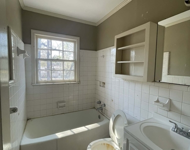 604 W Moore Street - Photo Thumbnail 5