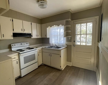 604 W Moore Street - Photo Thumbnail 2