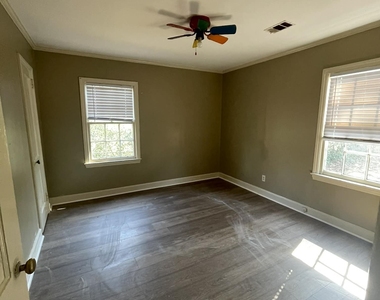 604 W Moore Street - Photo Thumbnail 4