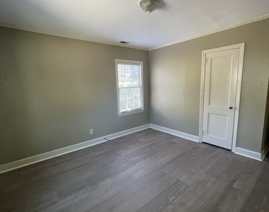604 W Moore Street - Photo Thumbnail 3