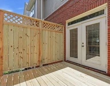 932 Delaronde Ct - Photo Thumbnail 14