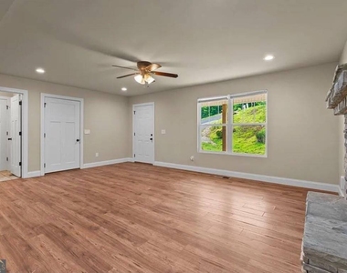 154 Brooks Drive - Photo Thumbnail 3