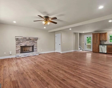 154 Brooks Drive - Photo Thumbnail 6