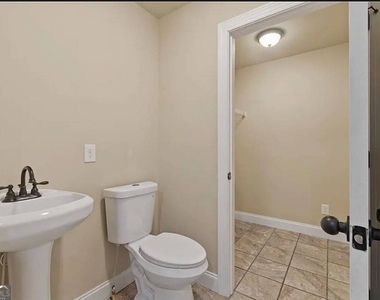 154 Brooks Drive - Photo Thumbnail 10