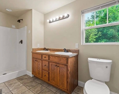 154 Brooks Drive - Photo Thumbnail 12