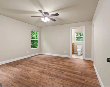 154 Brooks Drive - Photo Thumbnail 13
