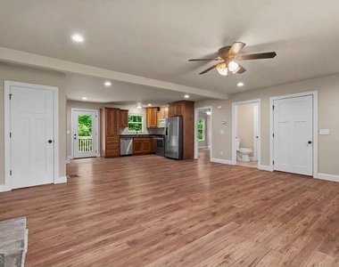 154 Brooks Drive - Photo Thumbnail 7
