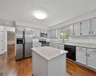 4270 Arbor Club Drive - Photo Thumbnail 4