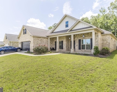 306 Rustic Live Oak Trail - Photo Thumbnail 4