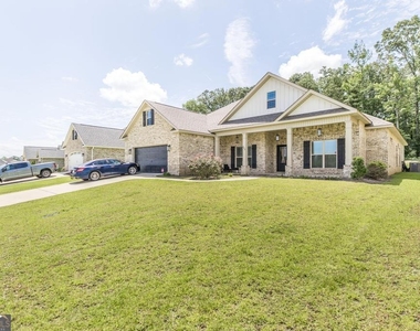 306 Rustic Live Oak Trail - Photo Thumbnail 3