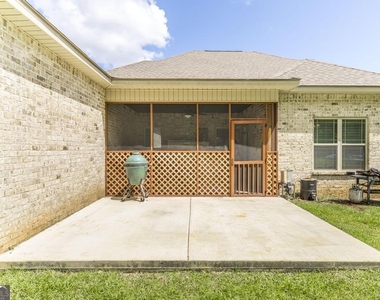 306 Rustic Live Oak Trail - Photo Thumbnail 30