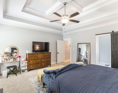 306 Rustic Live Oak Trail - Photo Thumbnail 16