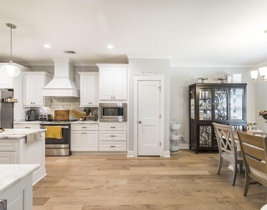 306 Rustic Live Oak Trail - Photo Thumbnail 11