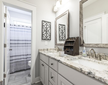 306 Rustic Live Oak Trail - Photo Thumbnail 21