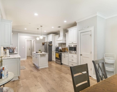 306 Rustic Live Oak Trail - Photo Thumbnail 13