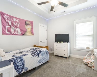 306 Rustic Live Oak Trail - Photo Thumbnail 25