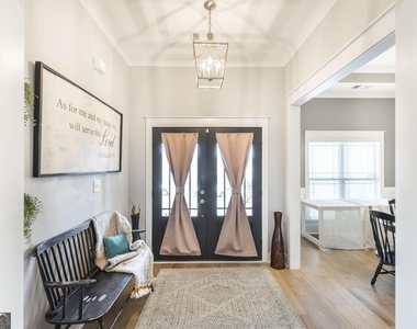 306 Rustic Live Oak Trail - Photo Thumbnail 6