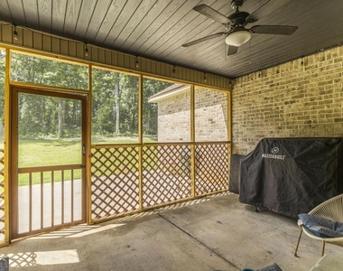 306 Rustic Live Oak Trail - Photo Thumbnail 29