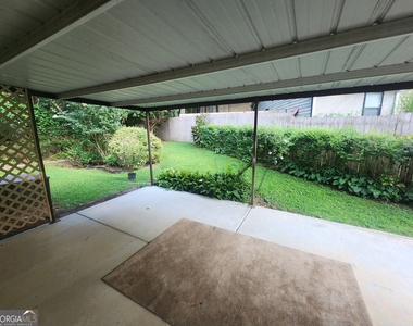 4002 Hawthorne Circle - Photo Thumbnail 3