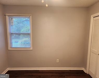 4002 Hawthorne Circle - Photo Thumbnail 13