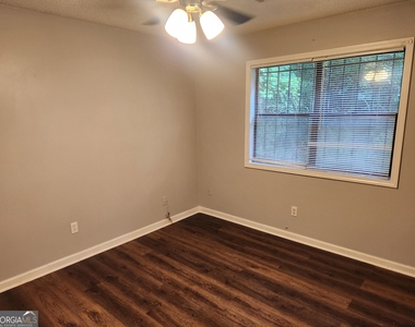 4002 Hawthorne Circle - Photo Thumbnail 11