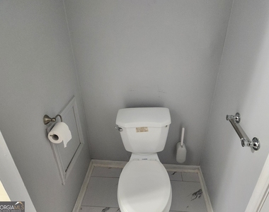 4002 Hawthorne Circle - Photo Thumbnail 9