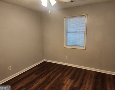 4002 Hawthorne Circle - Photo Thumbnail 14