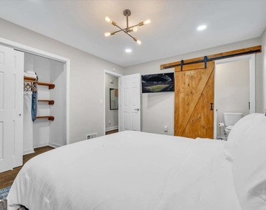 2271 Columbia Drive - Photo Thumbnail 6