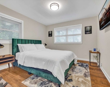 2271 Columbia Drive - Photo Thumbnail 5