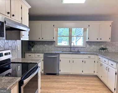 462 Gibson Trail - Photo Thumbnail 13