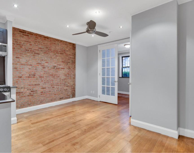 East 26th Street & LEXINGTON AVE - Photo Thumbnail 1