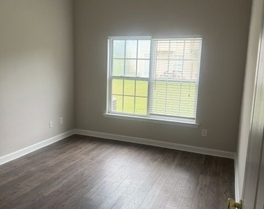305 Fox Overlook - Photo Thumbnail 3