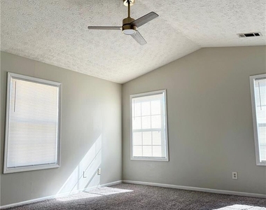 524 Julius Drive - Photo Thumbnail 10