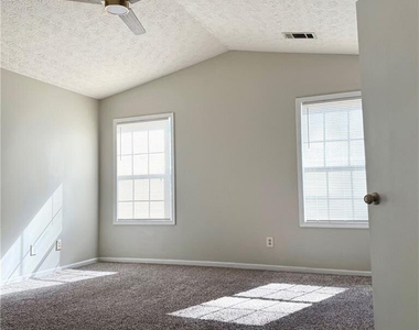 524 Julius Drive - Photo Thumbnail 11