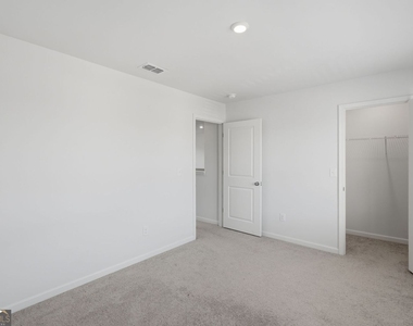 133 Oxford Lane - Photo Thumbnail 11