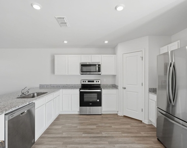 133 Oxford Lane - Photo Thumbnail 4