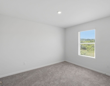 133 Oxford Lane - Photo Thumbnail 15