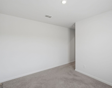 133 Oxford Lane - Photo Thumbnail 24