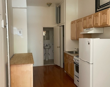 East 9th Street - Photo Thumbnail 2