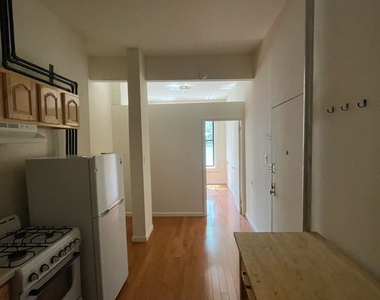 East 9th Street - Photo Thumbnail 4