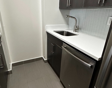 West 53rd Street - Photo Thumbnail 8