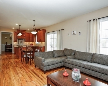 94 Pearl St - Photo Thumbnail 8
