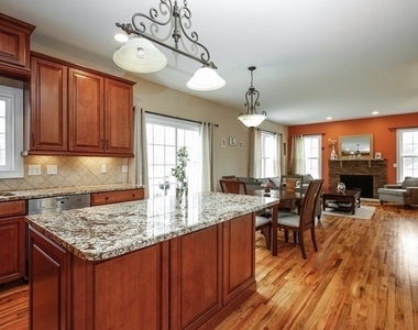 94 Pearl St - Photo Thumbnail 5