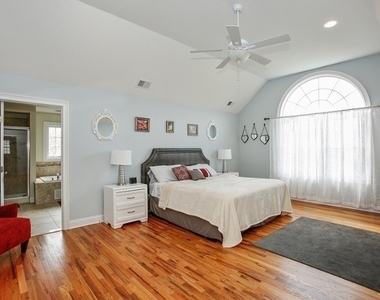 94 Pearl St - Photo Thumbnail 13